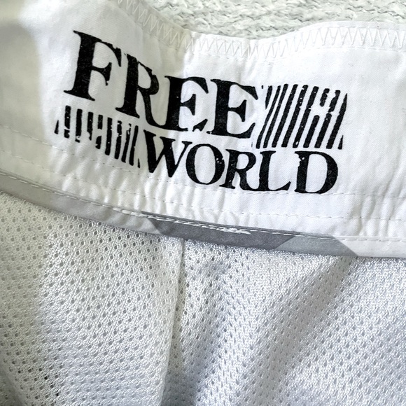 Free World Men’s Swim Suite Trunks White Grey Stripe Size Small No Tag - Picture 2 of 3